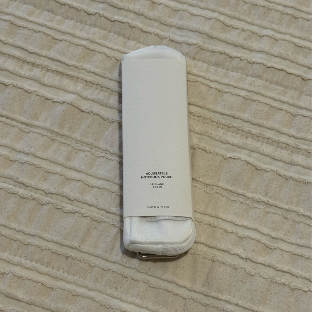 🏷️ NWT Cloth & Paper Adjustable Notebook Pouch | White